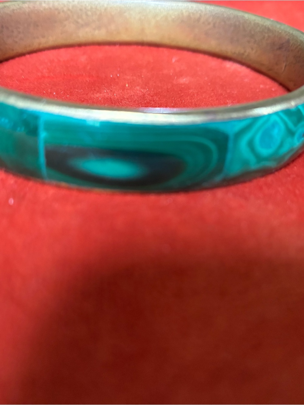 Four Malachite and brass bangles - Picture 5 of 7